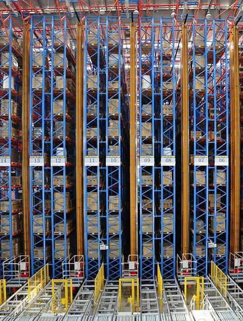 Push back pallet racking lanes